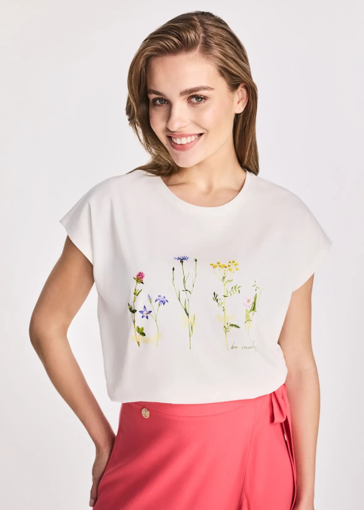 Bawełniany T-shirt damski w kwiaty