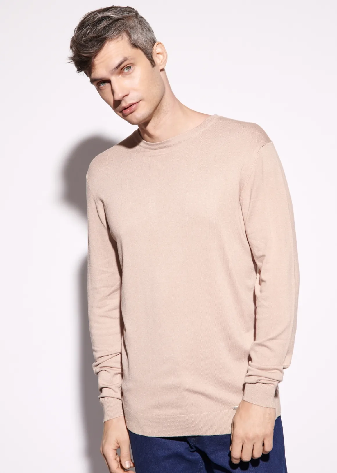 Beżowy sweter męski basic