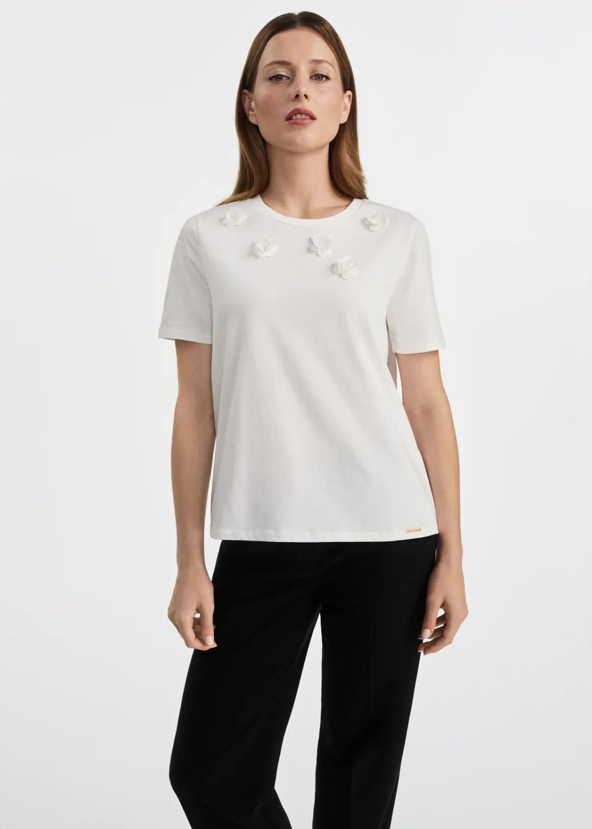 Biały t-shirt bawełniany z aplikacjami