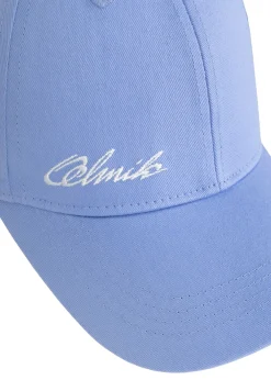 Błękitna czapka z daszkiem z logo
