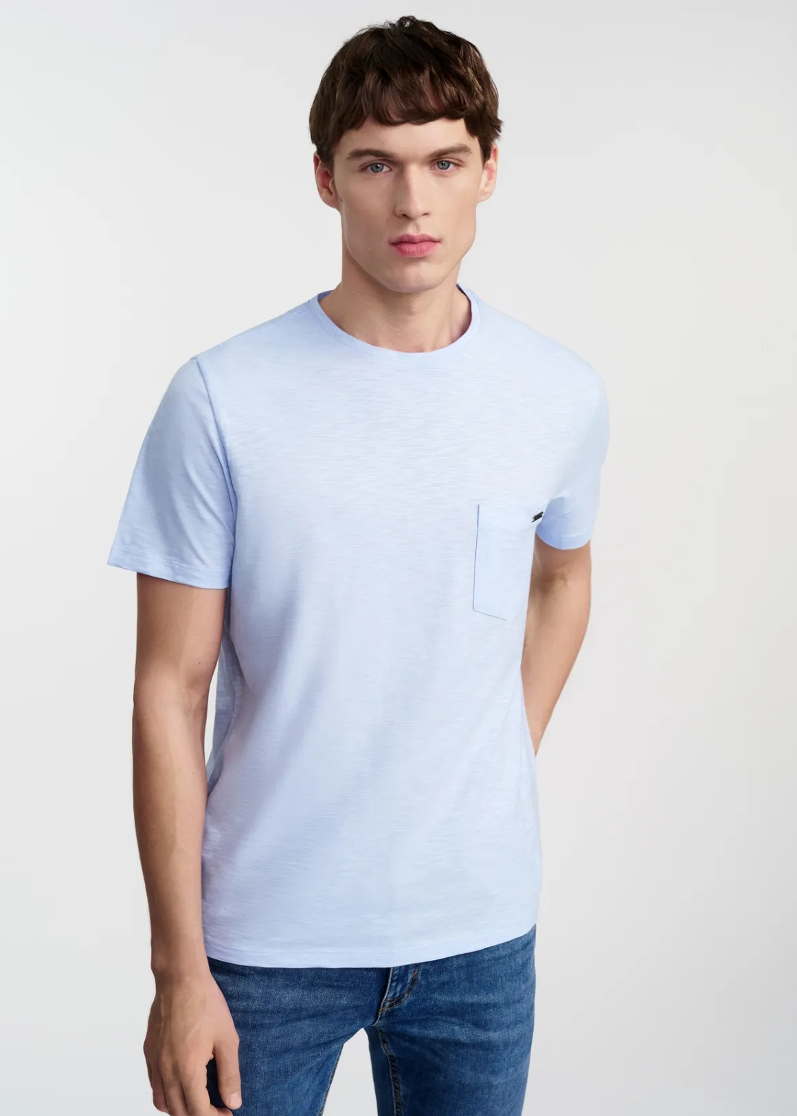 Błękitny bawełniany t-shirt męski