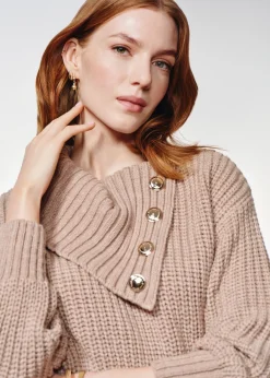 Camelowy sweter damski z kołnierzem