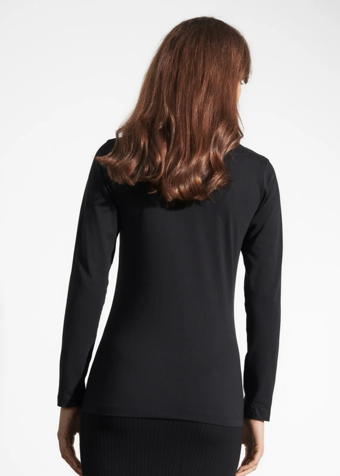 Czarna bluzka damska z długim rękawem