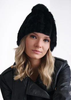 Czarna futrzana czapka damska