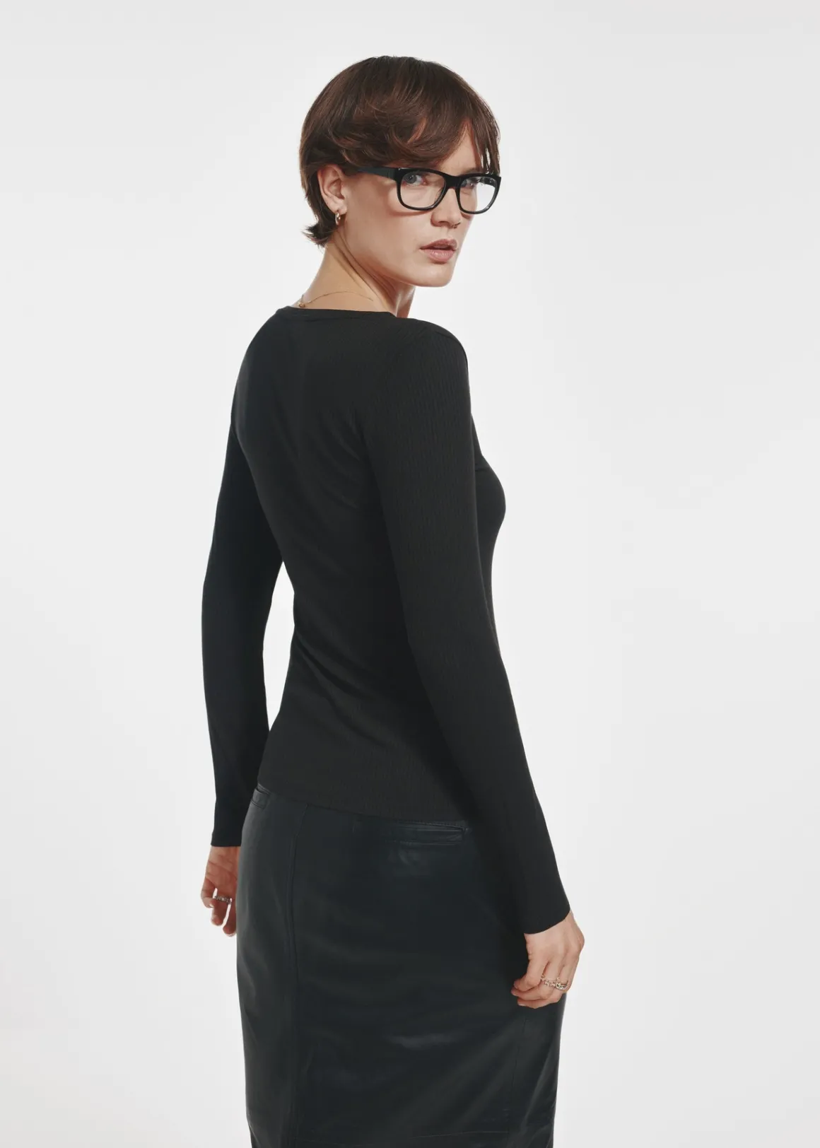 Czarna prążkowana bluzka longsleeve damska