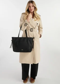 Czarna shopperka damska z monogramem