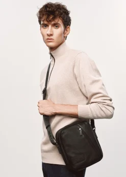 Czarna skórzana saszetka męska