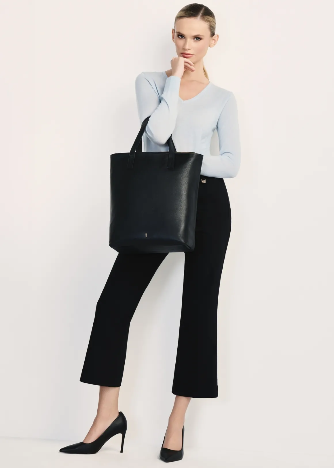 Czarna skórzana torebka shopper