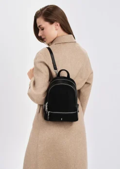 Czarny skórzany średni plecak damski