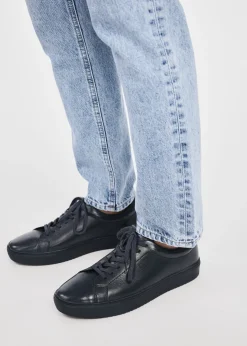Granatowe skórzane buty sportowe