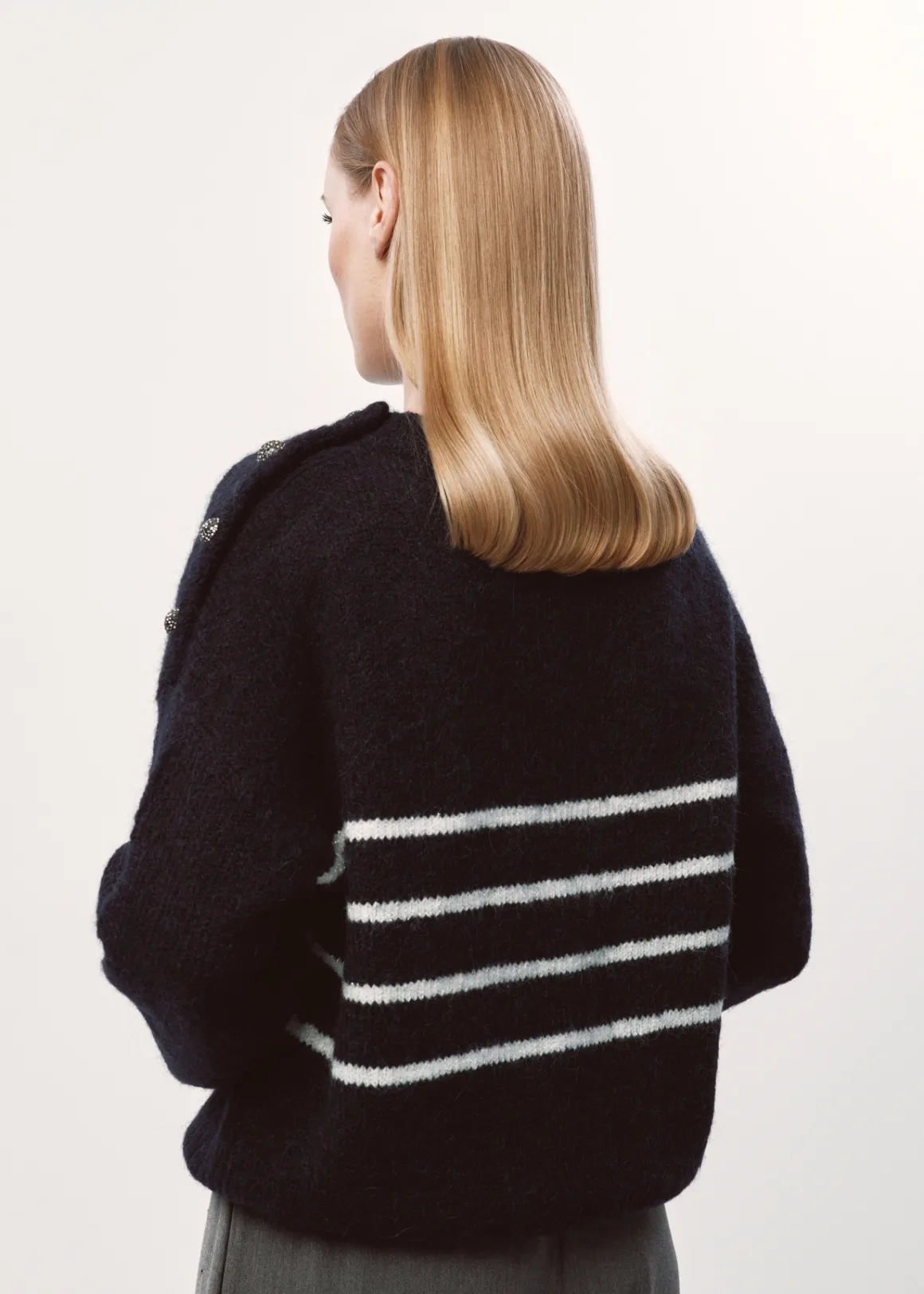 Granatowy sweter damski w paski