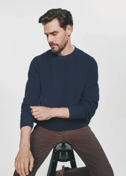 Granatowy sweter męski