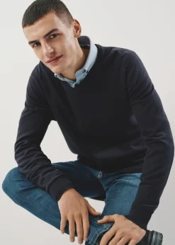 Granatowy sweter męski w serek