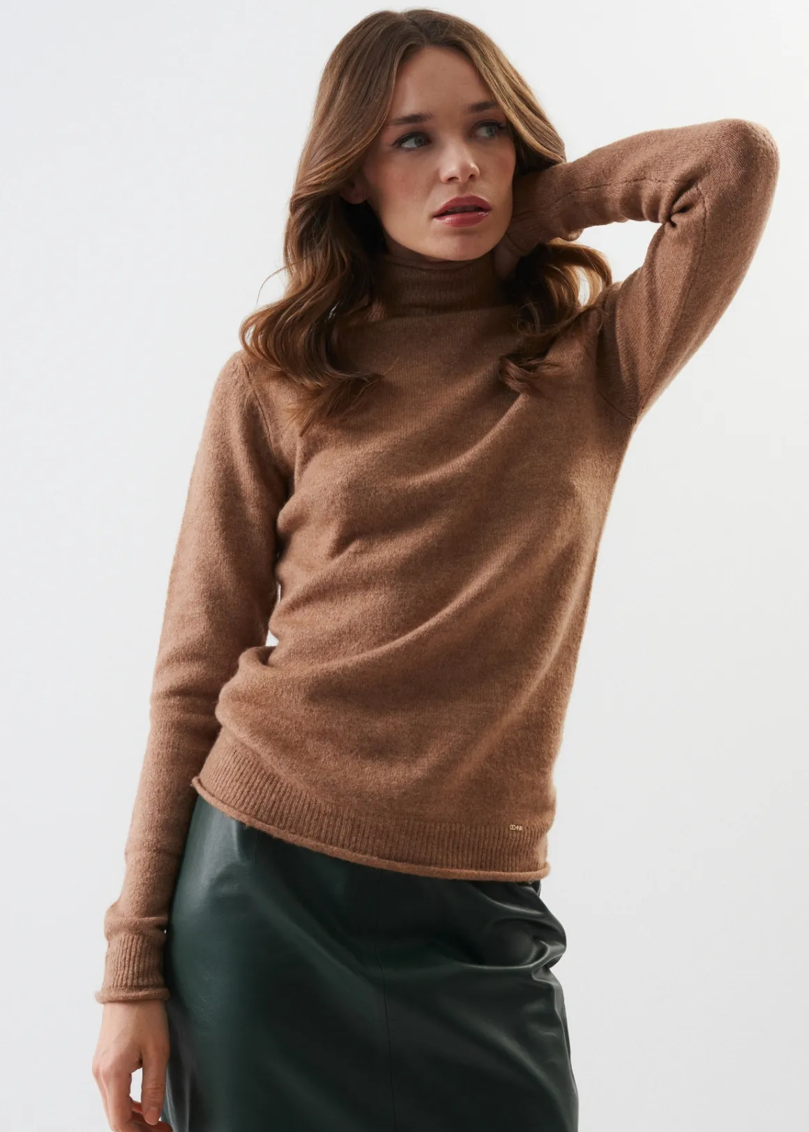 Jasnobrązowy sweter damski