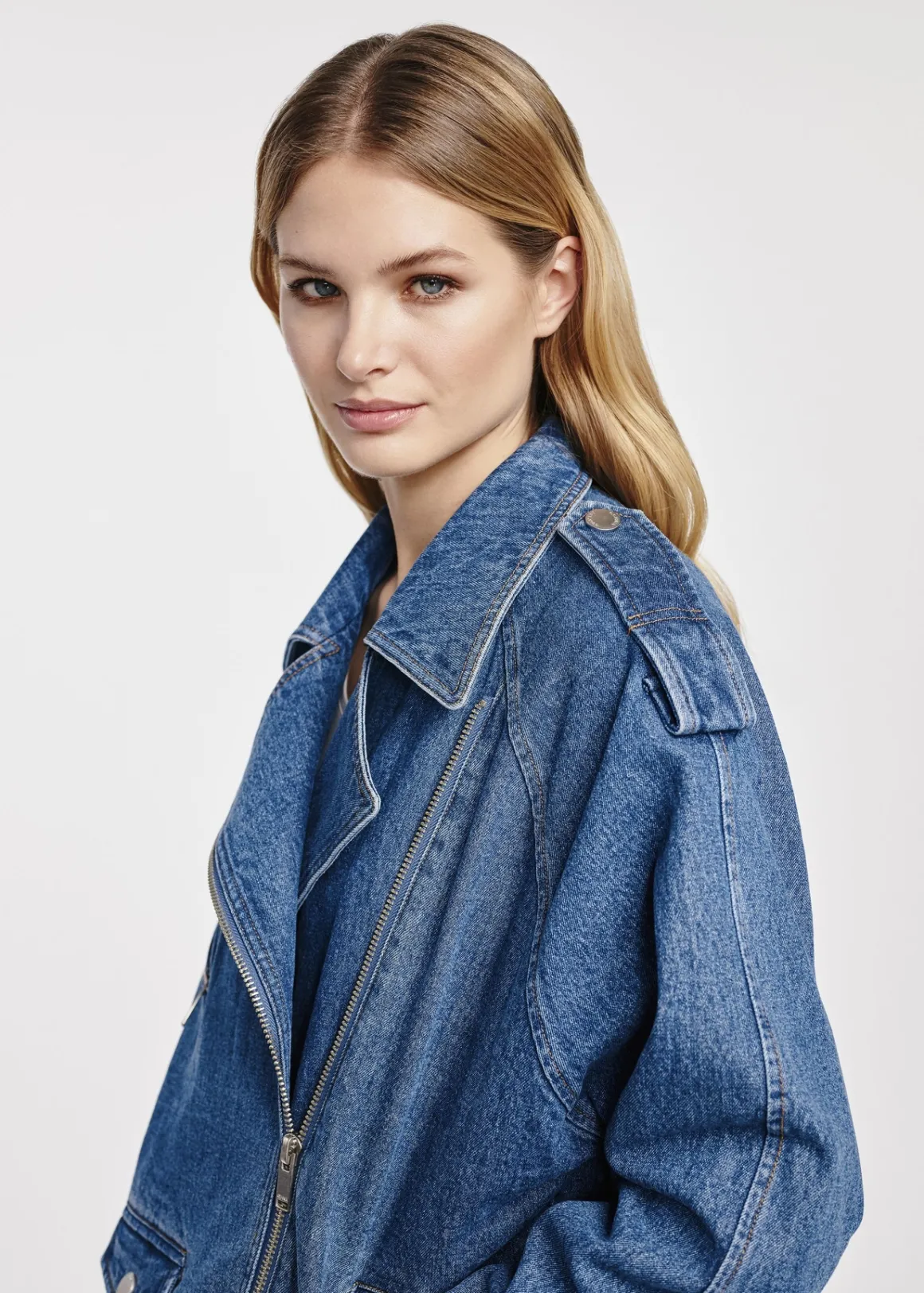 Jeansowa kurtka damska oversize