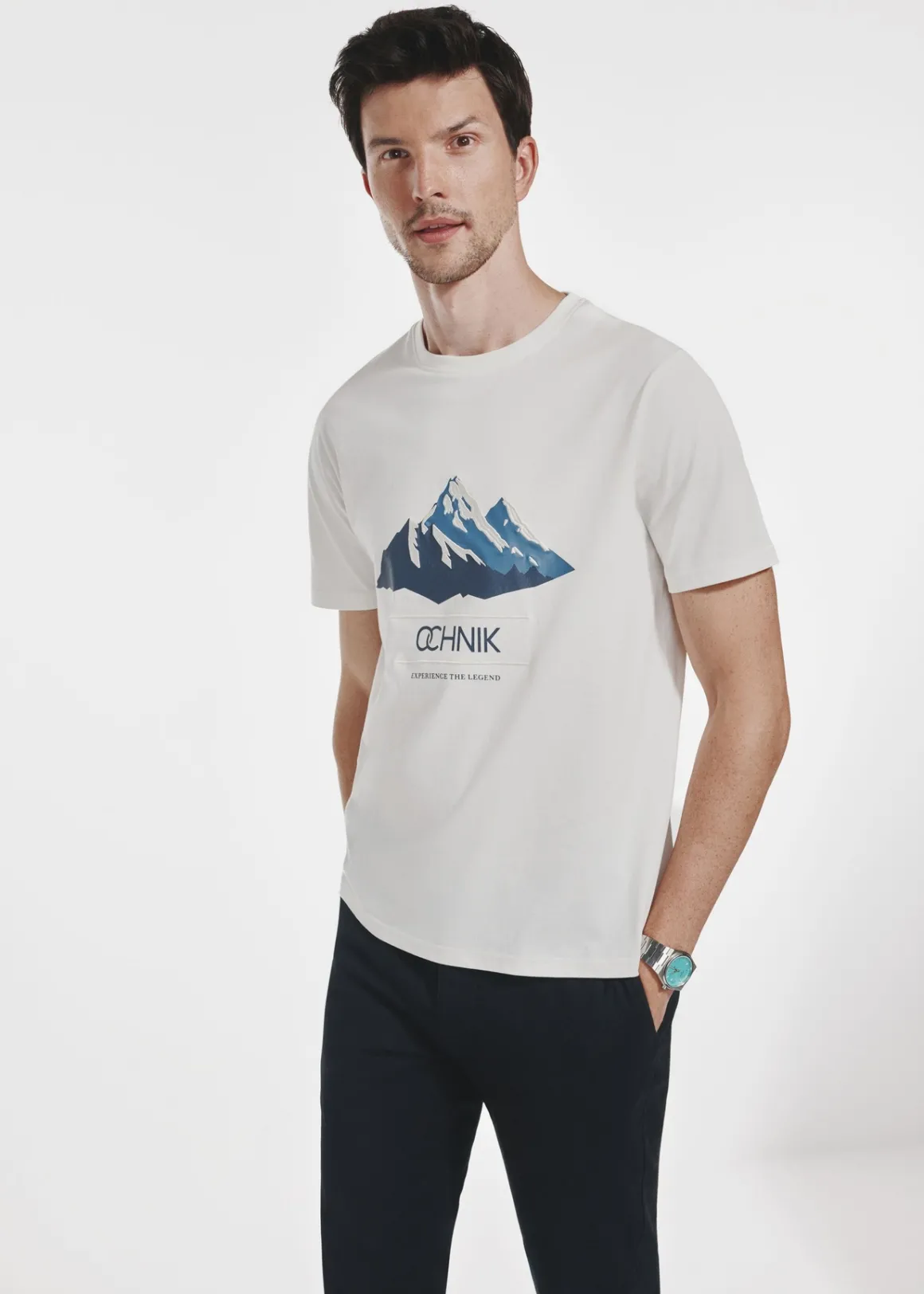 Kremowy t-shirt męski z nadrukiem