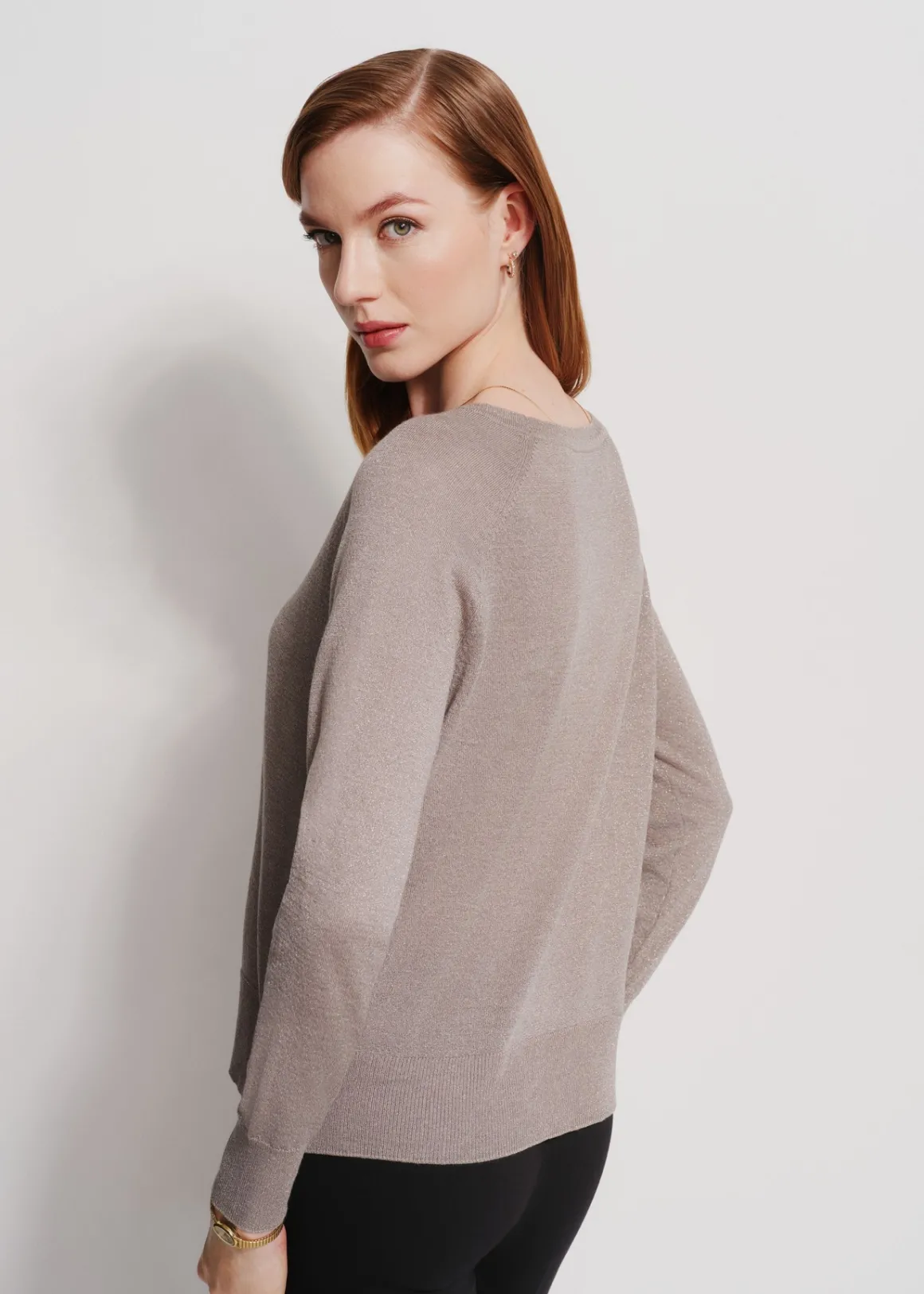 Lekki szary sweter damski