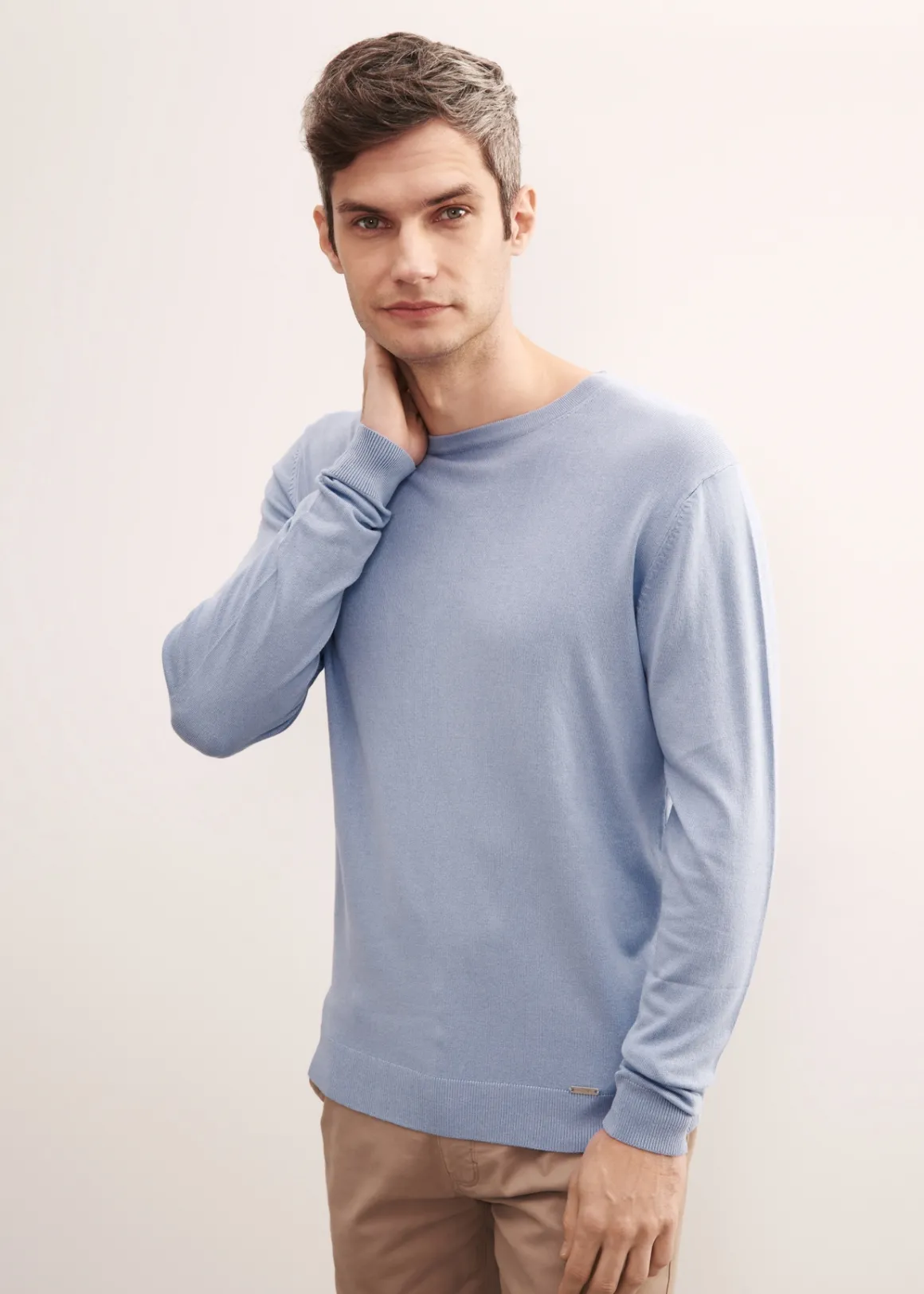 Niebieski sweter męski basic