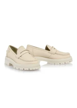 Skórzane beżowe loafersy damskie