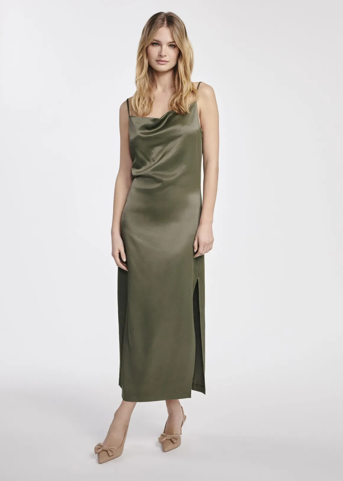Sukienka khaki z satynowego materiału