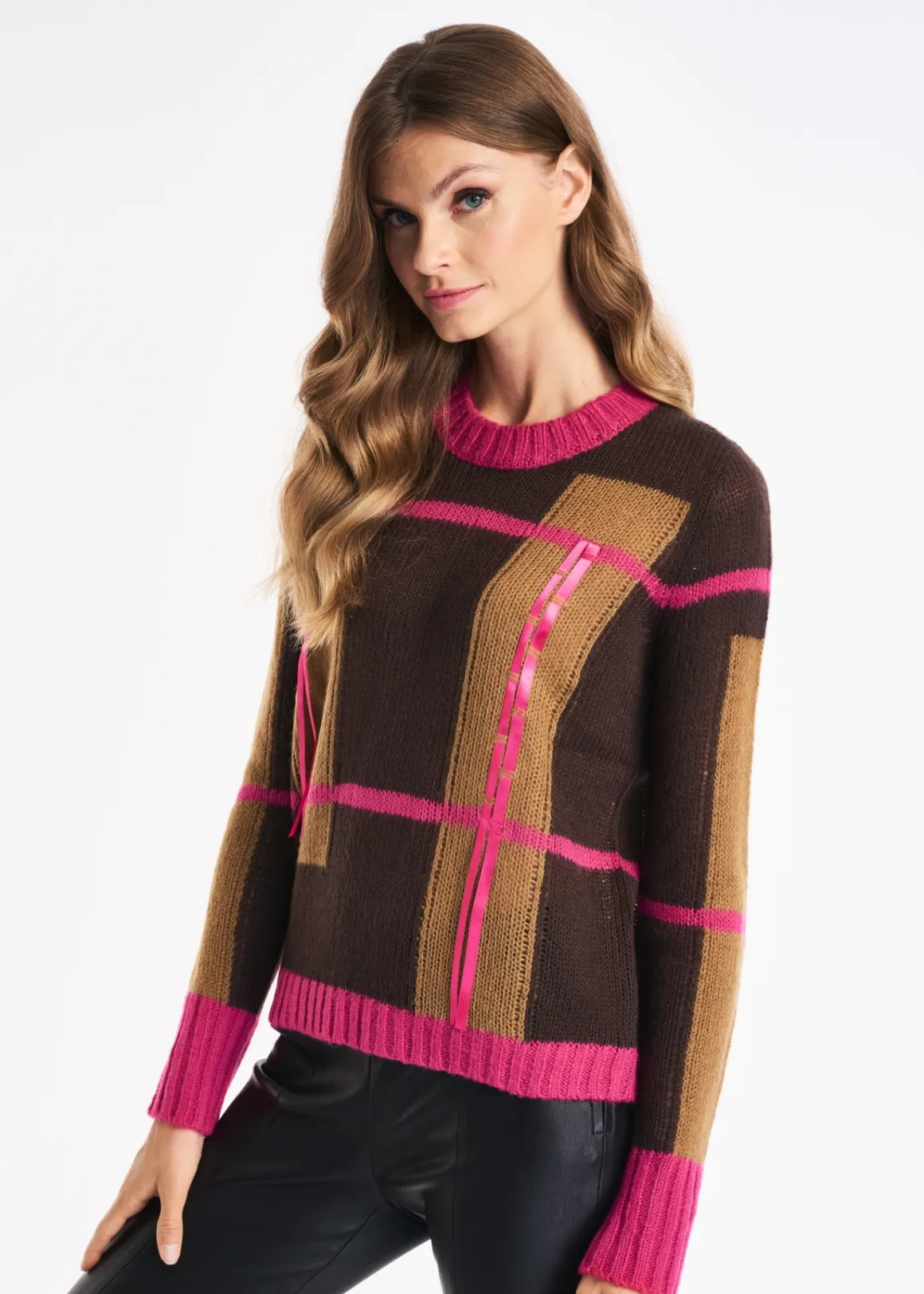 Sweter damski z ozdobnymi tasiemkami